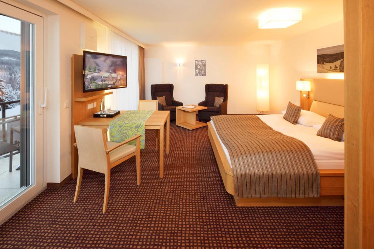 Brugger'S Hotelpark Am See ティティゼー・ノイシュタット エクステリア 写真