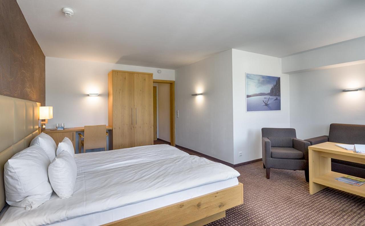 Brugger'S Hotelpark Am See ティティゼー・ノイシュタット エクステリア 写真